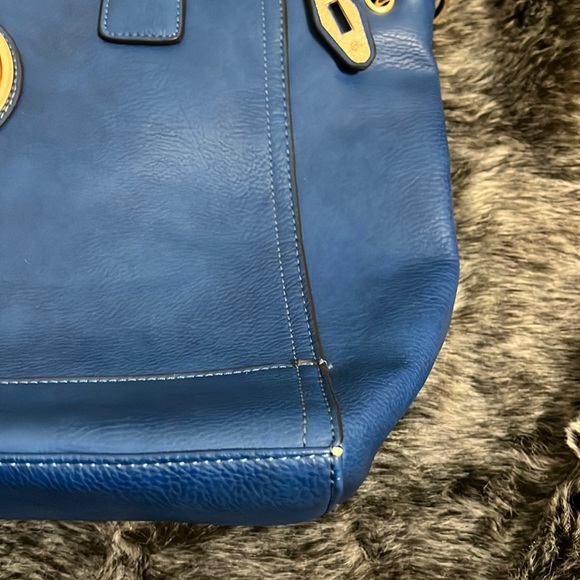 Faux Gorgeous Blue Handbag - Picture 7 of 7